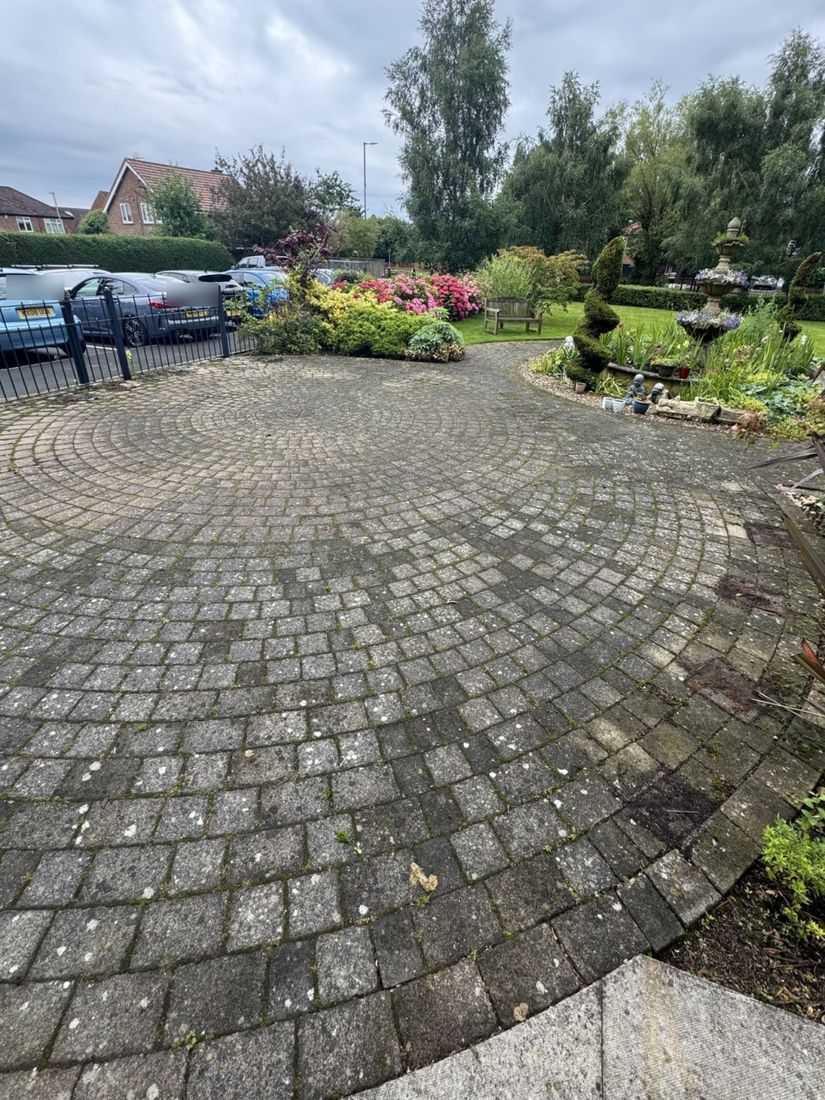 Commercial courtyard – Eaglescliffe before cleaning