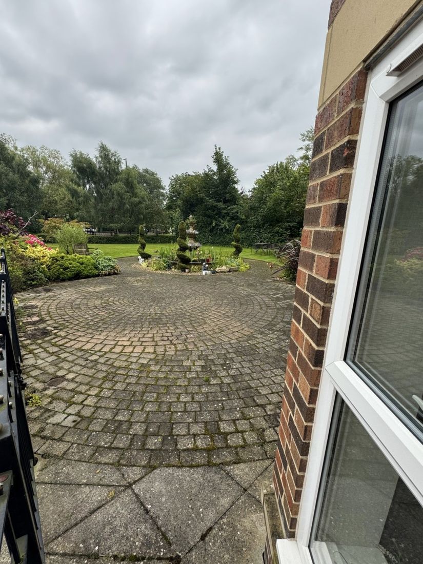 Commercial courtyard – Eaglescliffe before cleaning