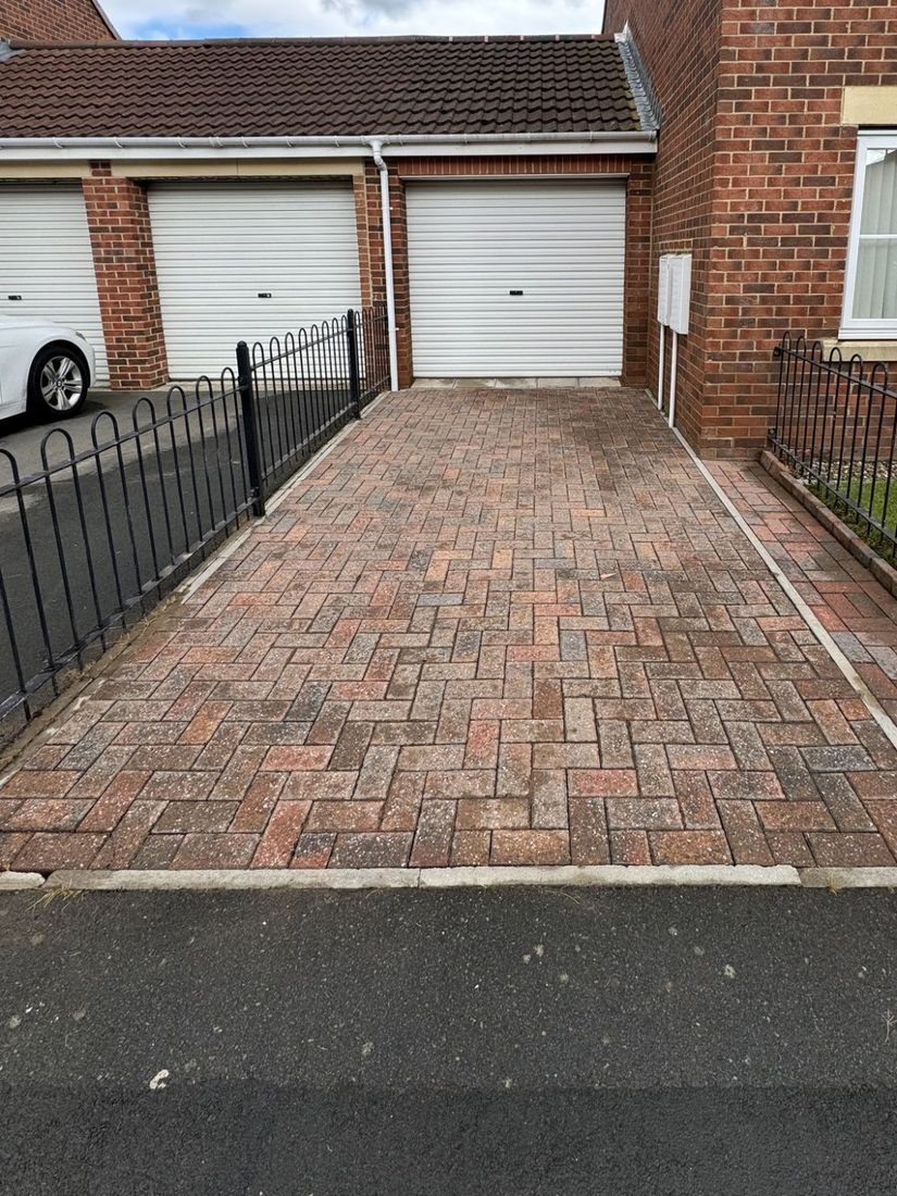 Block paving driveway – Linthorpe after cleaning by MMC Exterior Cleaning