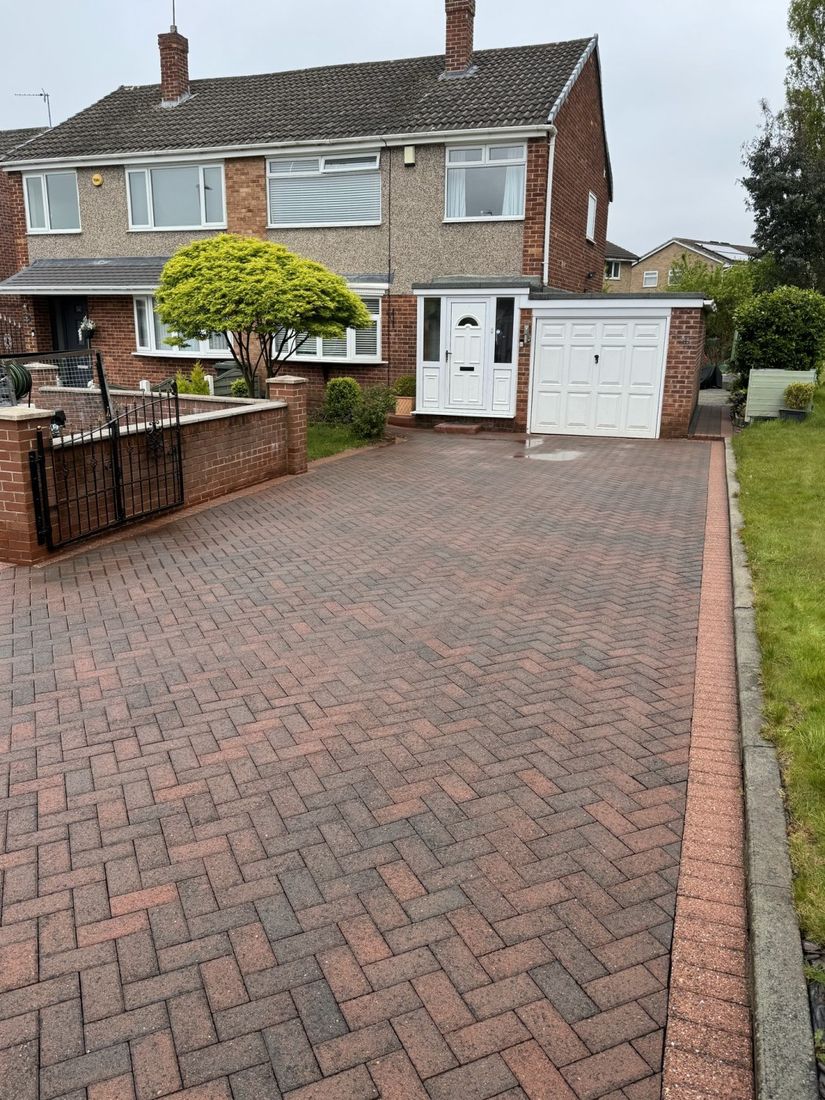 Block paving driveway – Normanby after cleaning by MMC Exterior Cleaning
