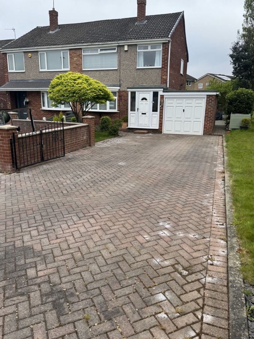 Block paving driveway – Normanby before cleaning