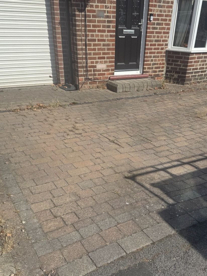 Block paving driveway – Normanby before cleaning