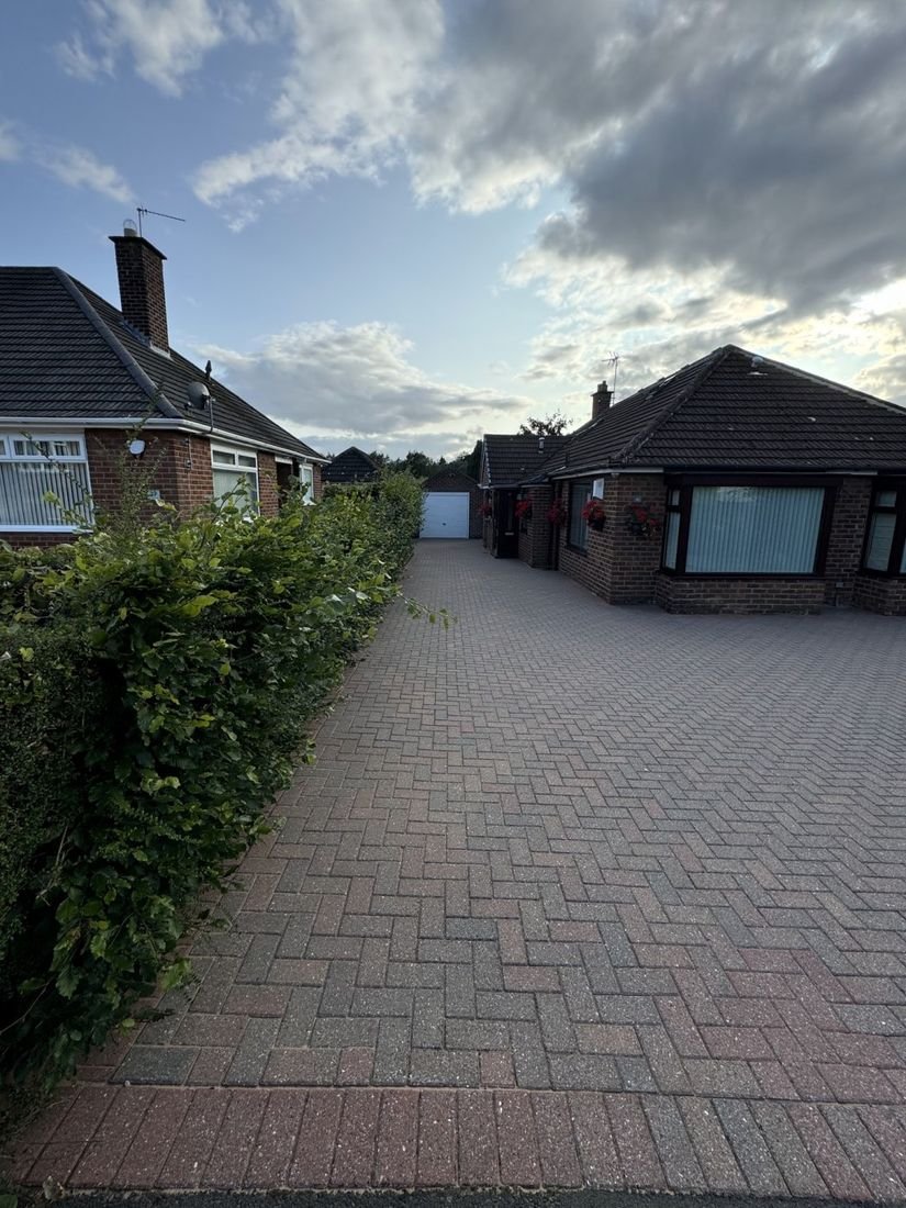 Block paving driveway – Nunthorpe after cleaning by MMC Exterior Cleaning