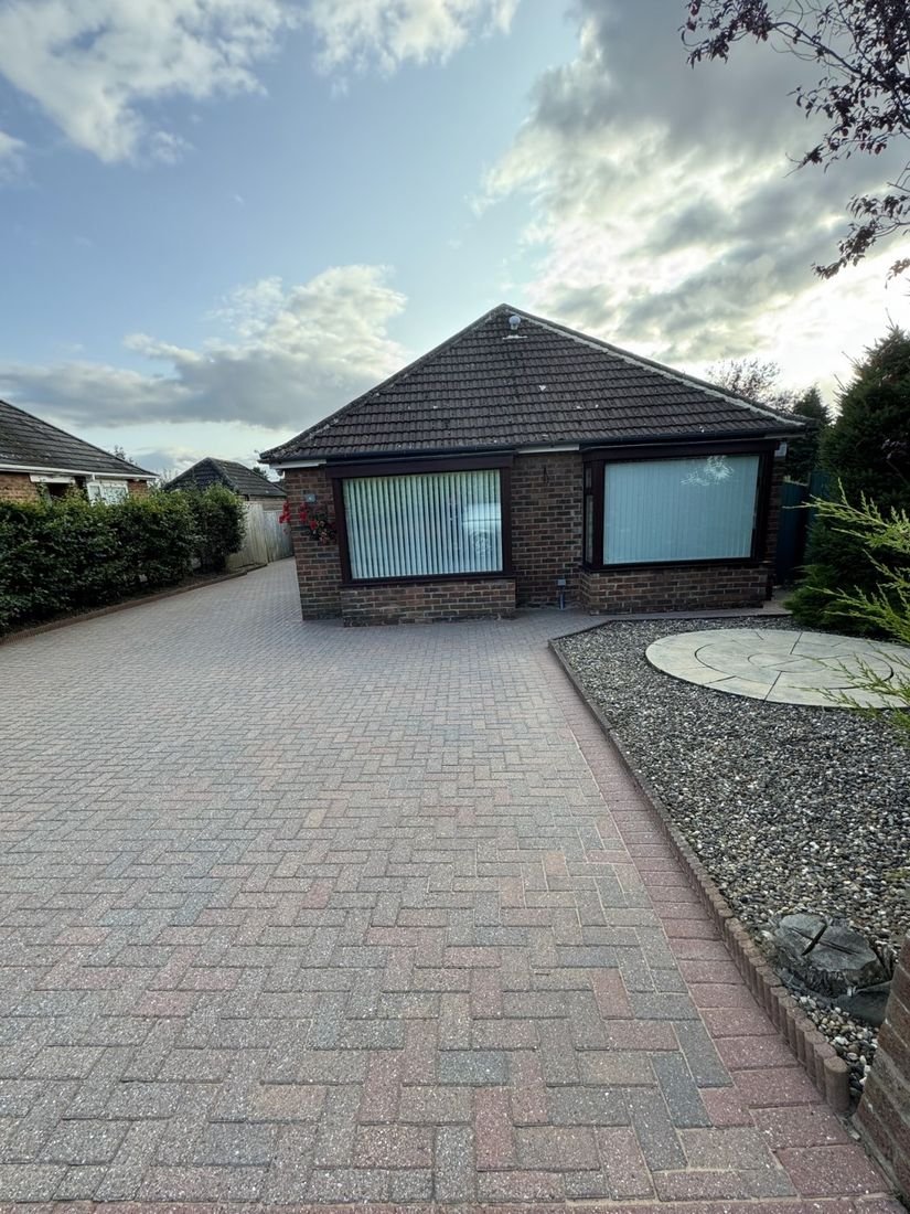Block paving driveway – Nunthorpe after cleaning by MMC Exterior Cleaning