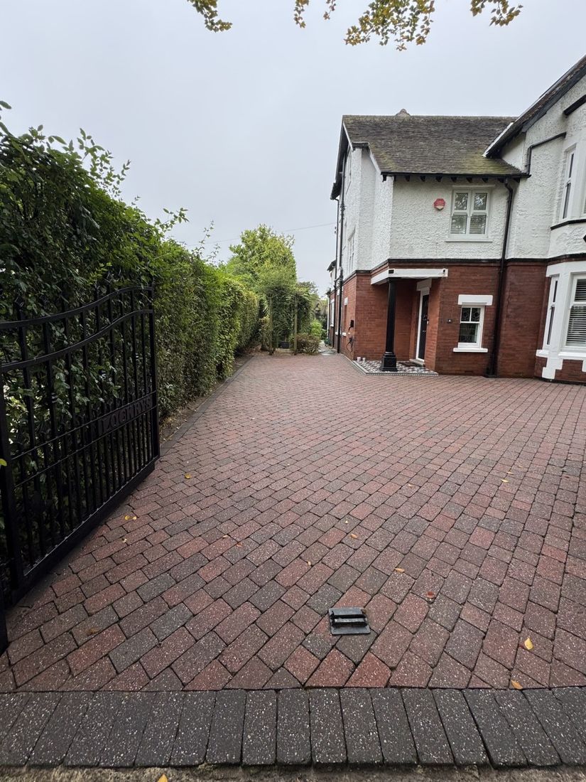 Block paving driveway after cleaning in Nunthorpe by MMC Exterior Cleaning
