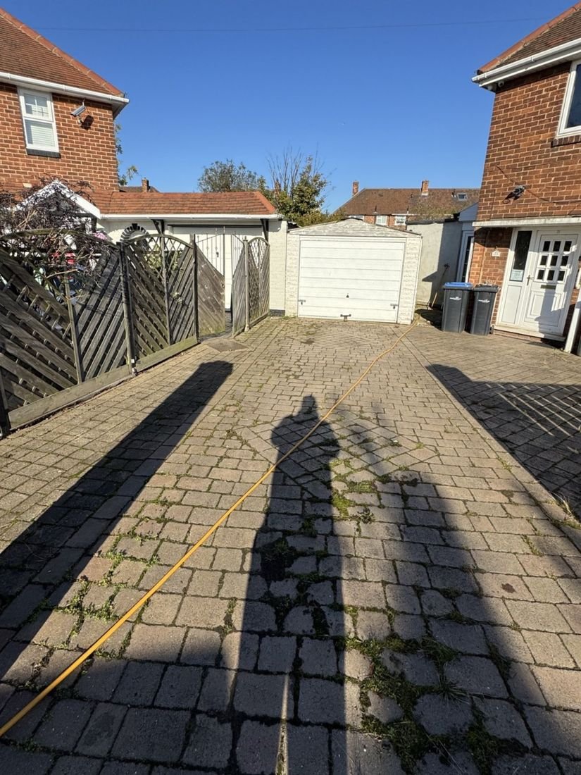Block paving driveway – Ormesby before cleaning