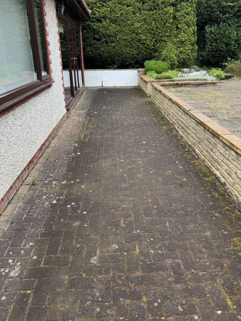Block paving path – Coulby Newham before cleaning