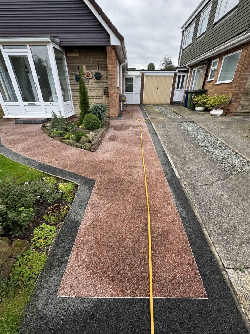 Resin bound driveway – Guisborough before cleaning