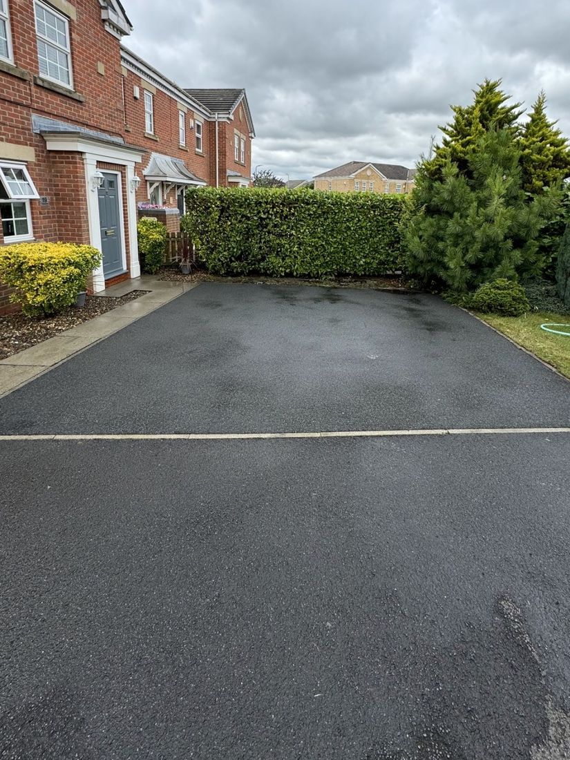 Tarmac driveway after cleaning in Ingleby Barwick by MMC Exterior Cleaning