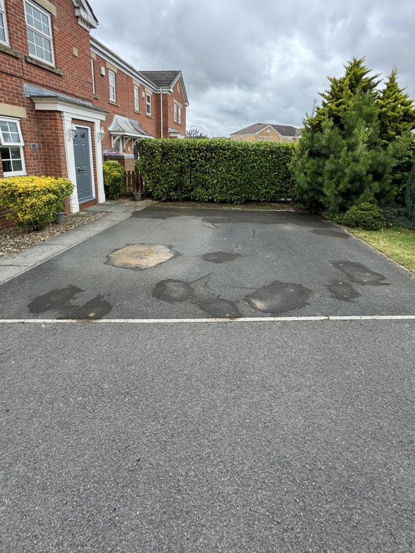 Tarmac driveway – Ingleby Barwick before cleaning