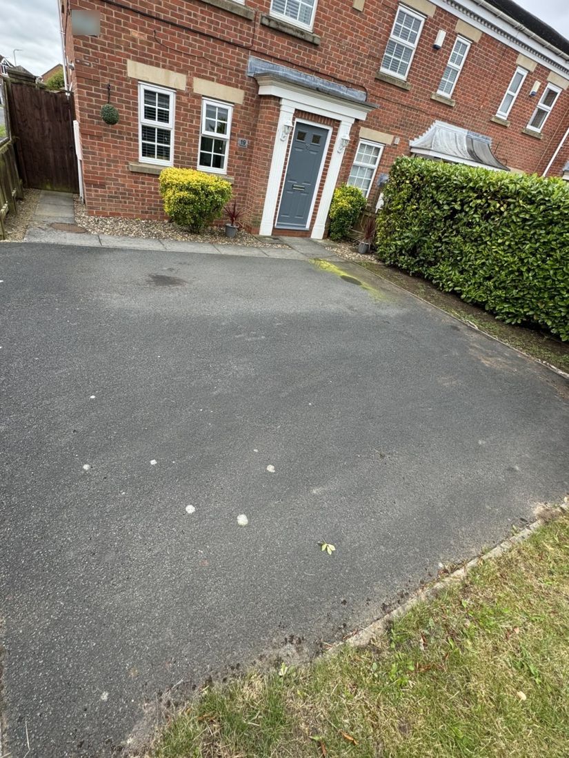 Tarmac driveway – Ingleby Barwick before cleaning